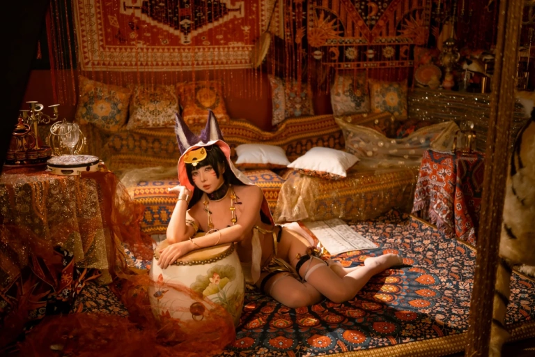 上杉绘黎落《碧蓝航线 武藏同人舞娘》写真图集 18P｜在线预览与图包下载