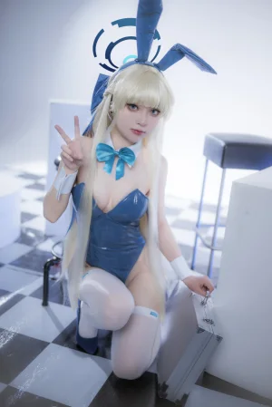矢量鱼《蔚蓝档案 飞鸟马时兔女郎》写真图集 34P｜在线预览与图包下载
