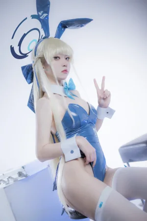 矢量鱼《蔚蓝档案 飞鸟马时兔女郎》写真图集 34P｜在线预览与图包下载