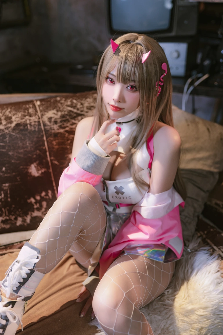 宮本桜《毒蛇》写真图集 34P｜在线预览与图包下载