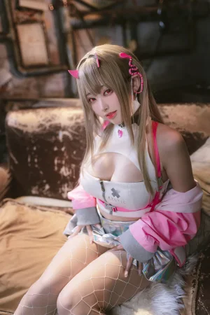 宮本桜《毒蛇》写真图集 34P｜在线预览与图包下载