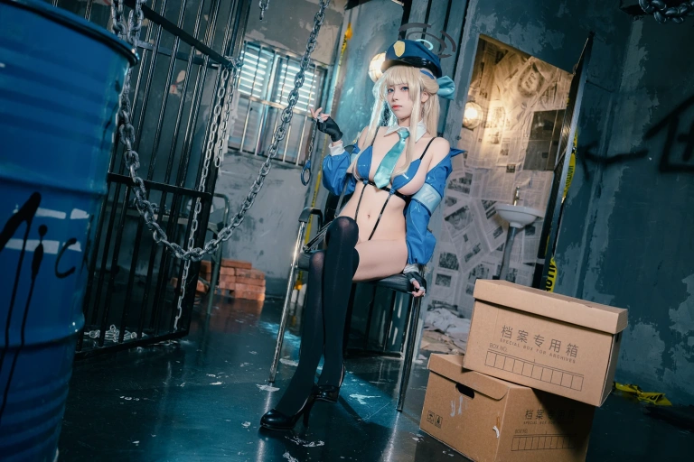三無人型《蔚蓝档案 飞鸟马时同人女警》写真图集 41P｜在线预览与图包下载