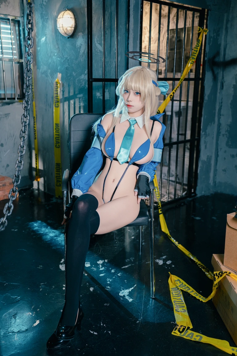 三無人型《蔚蓝档案 飞鸟马时同人女警》写真图集 41P｜在线预览与图包下载