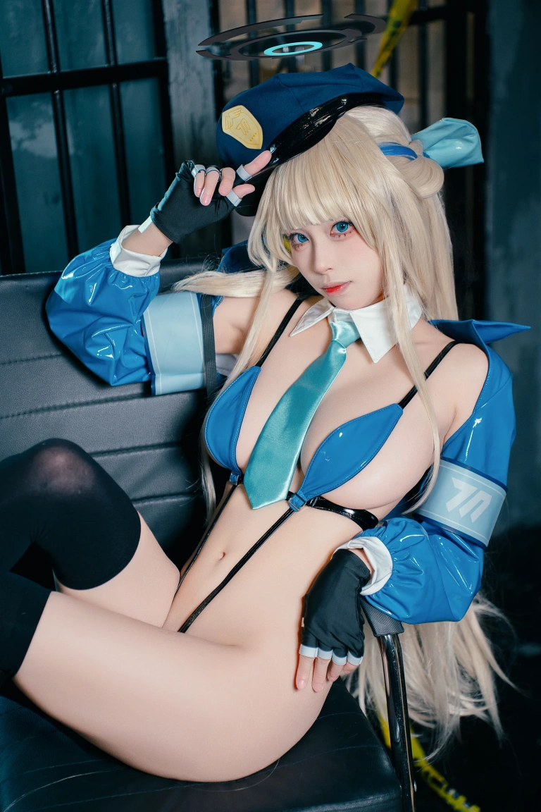 三無人型《蔚蓝档案 飞鸟马时同人女警》写真图集 41P｜在线预览与图包下载