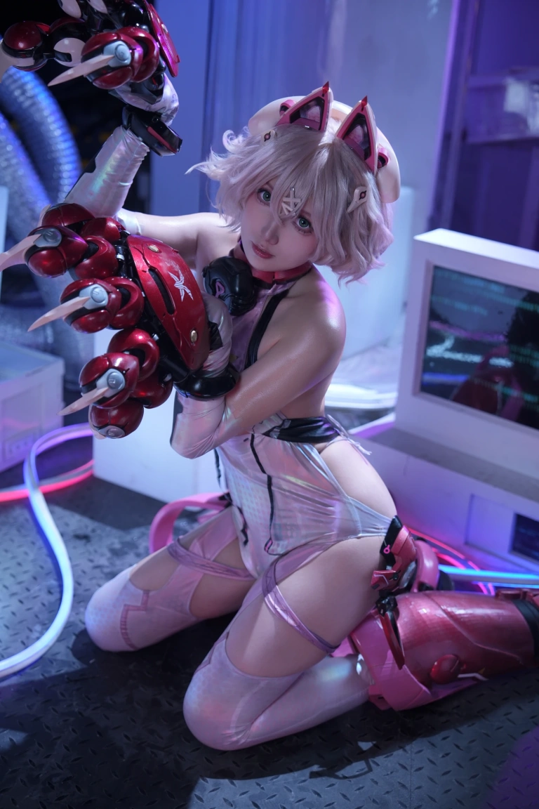 小和甜酒《交错战线 绯俐》写真图集 47P+2V｜在线预览与图包下载