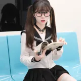 可可小白兔《電車上の女高中生》写真图集 70P｜在线预览与图包下载