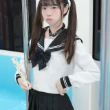 可可小白兔《電車上の女高中生》写真图集 70P｜在线预览与图包下载
