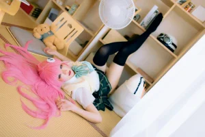 瓦斯塔亚小龙虾《校服》写真图集 17P｜在线预览与图包下载