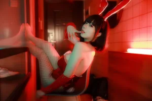 末夜《红色兔女郎》写真图集 34P｜在线预览与图包下载