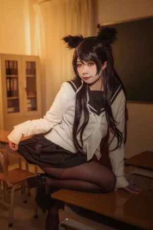 贞子蜜桃《碧蓝航线 爱宕高雄制服》写真图集 35P｜在线预览与图包下载