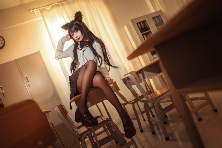 贞子蜜桃《碧蓝航线 爱宕高雄制服》写真图集 35P｜在线预览与图包下载