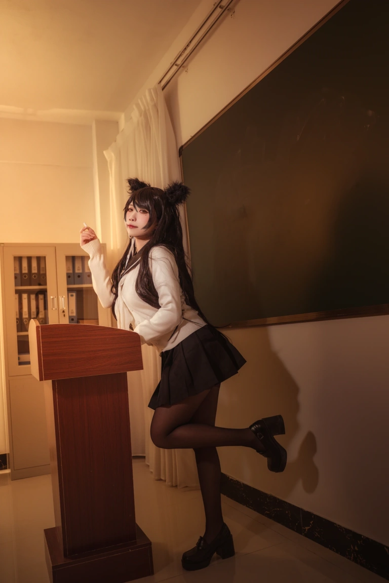贞子蜜桃《碧蓝航线 爱宕高雄制服》写真图集 35P｜在线预览与图包下载