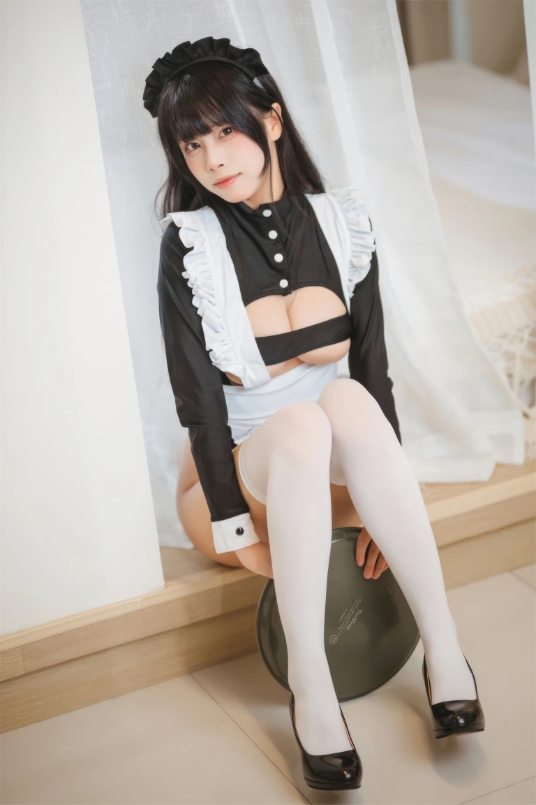 三無人型《高叉女仆》写真图集 42P｜在线预览与图包下载