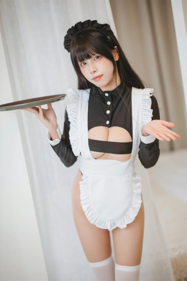三無人型《高叉女仆》写真图集 42P｜在线预览与图包下载