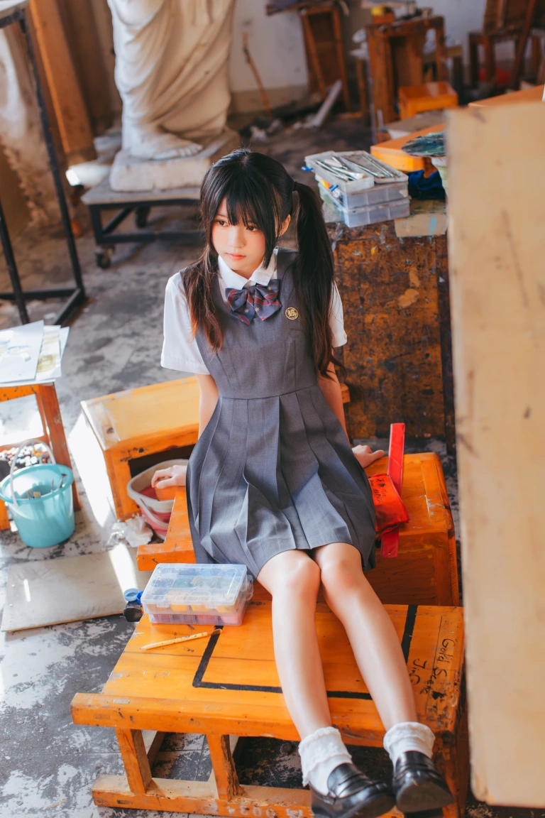 桜桃喵《画室少女》写真图集 17P｜在线预览与图包下载
