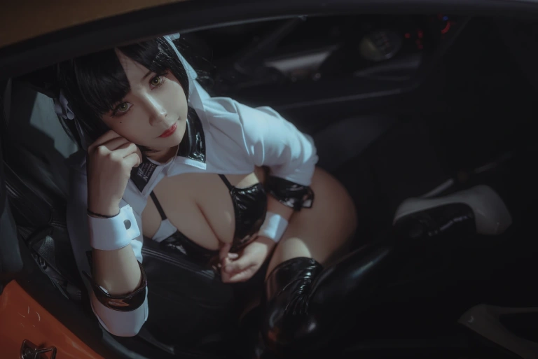 抱走莫子《车女郎》写真图集 22P｜在线预览与图包下载