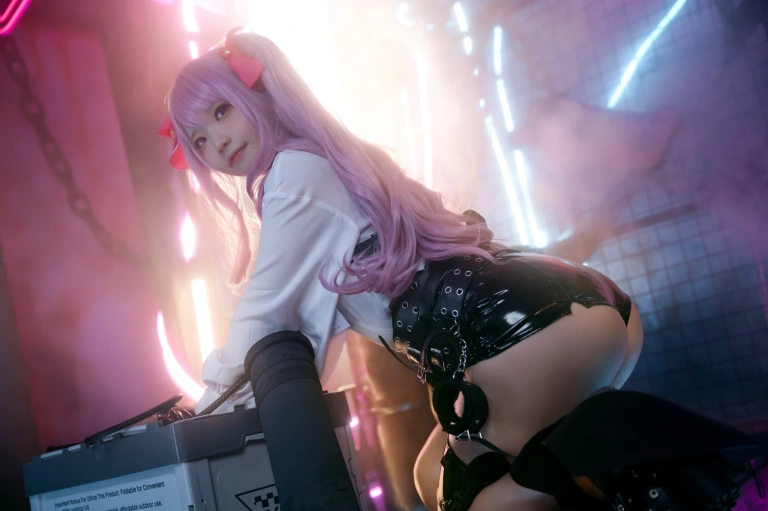 伊喵君《Nikke胜利女神尤妮》写真图集 34P｜在线预览与图包下载