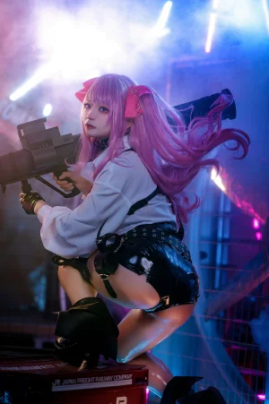 伊喵君《Nikke胜利女神尤妮》写真图集 34P｜在线预览与图包下载