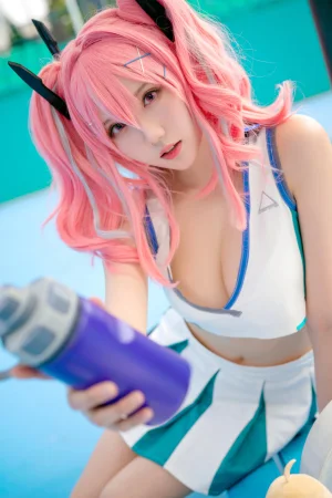 瓜希酱《布莱默顿》写真图集 20P｜在线预览与图包下载