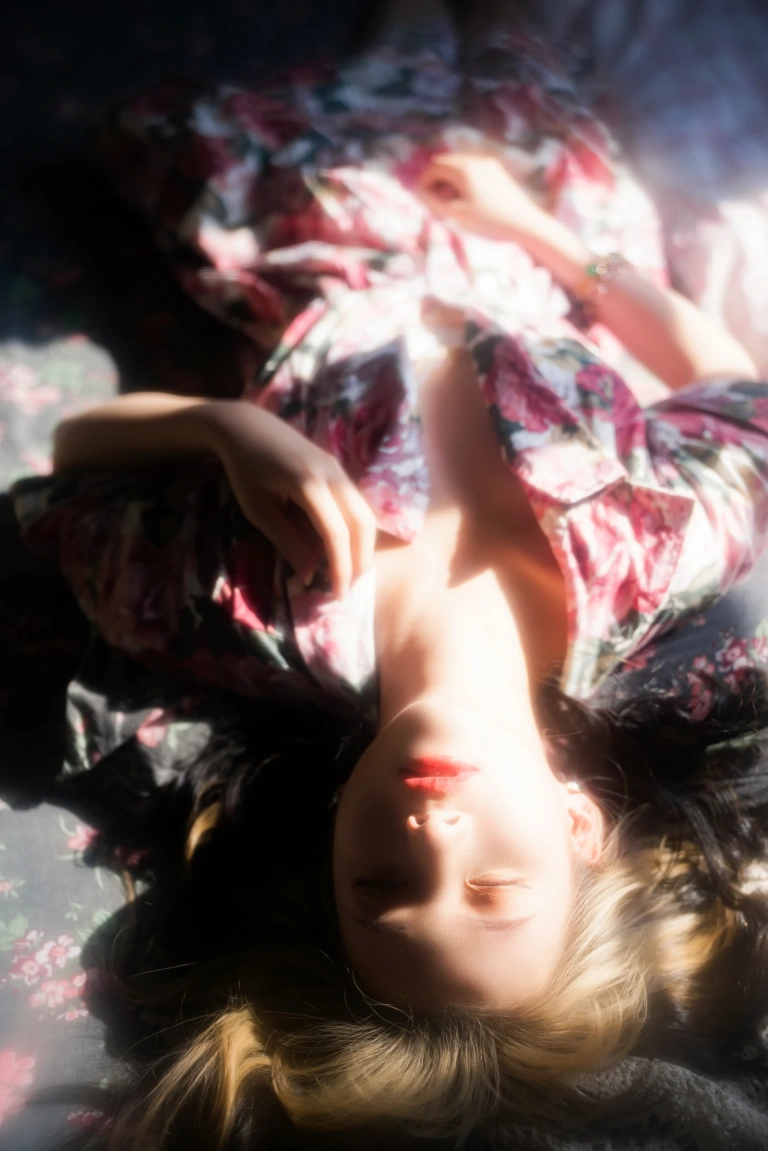 清青琴玖《梦里碎花》写真图集 26P｜在线预览与图包下载