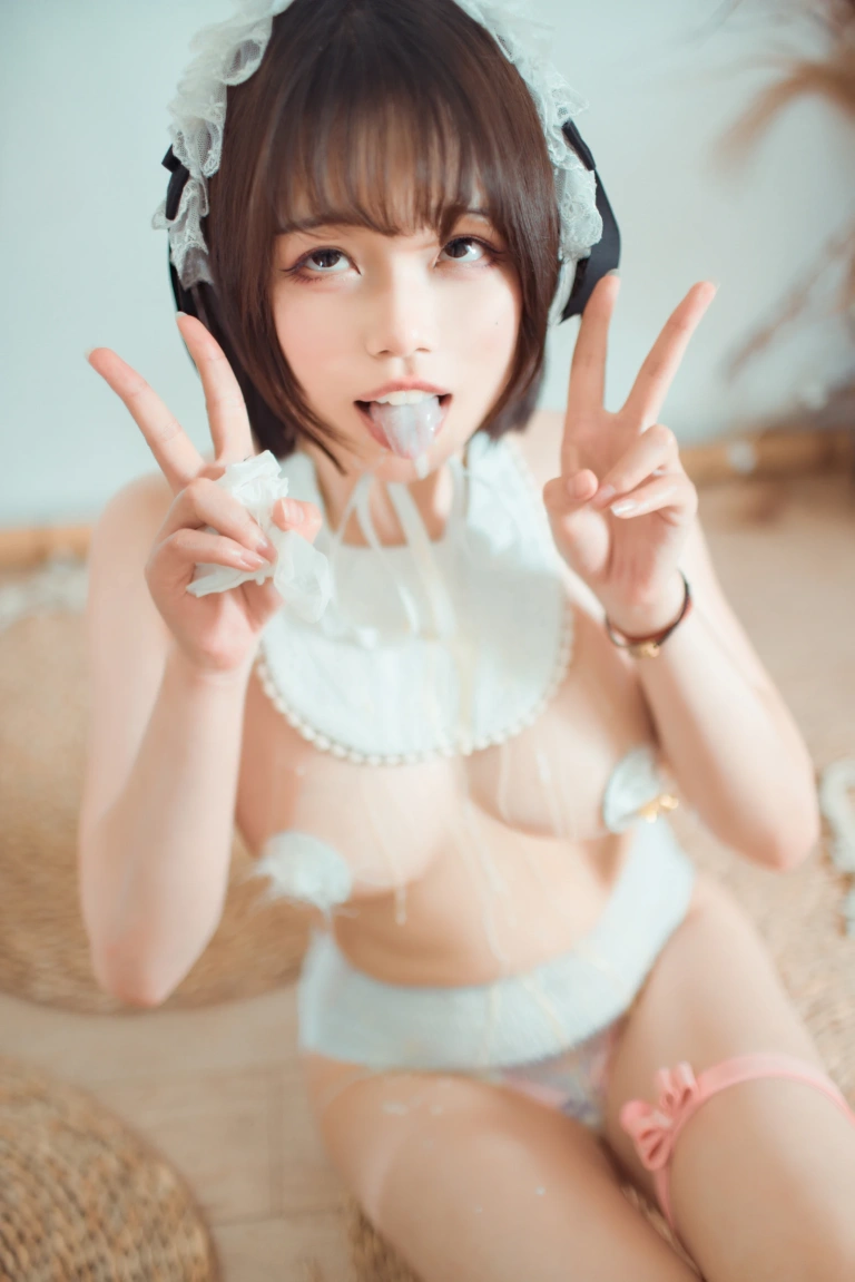 七月喵子《巨婴》写真图集 40P｜在线预览与图包下载