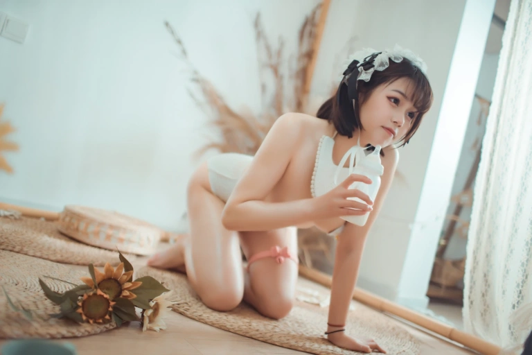 七月喵子《巨婴》写真图集 40P｜在线预览与图包下载