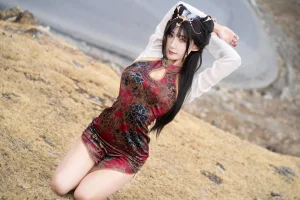 三水子《玉玲珑旗袍》写真图集 54P｜在线预览与图包下载