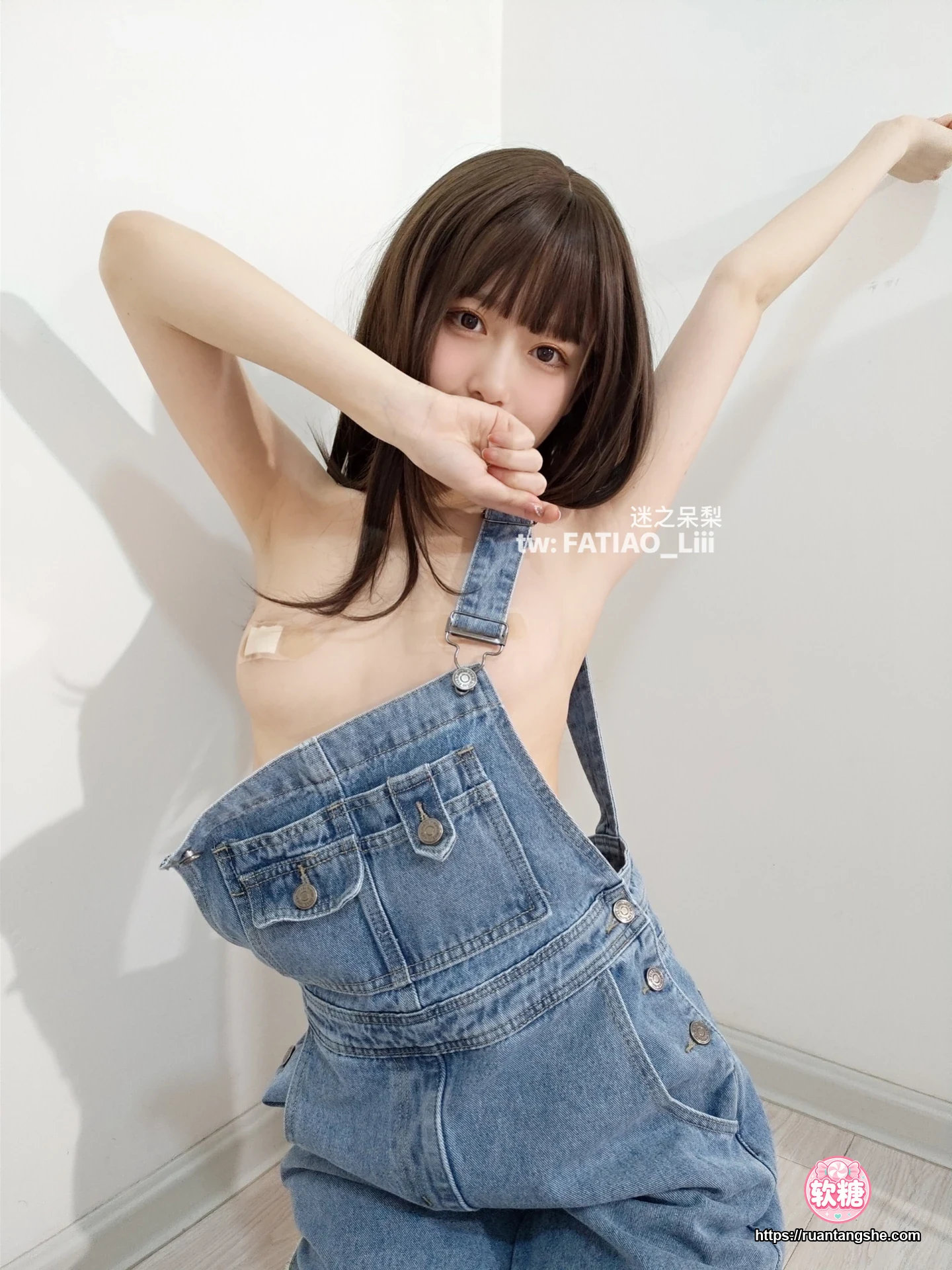 迷之呆梨 迷之呆梨 NO.011 - Fantia 2021年11月会员合集(9期)