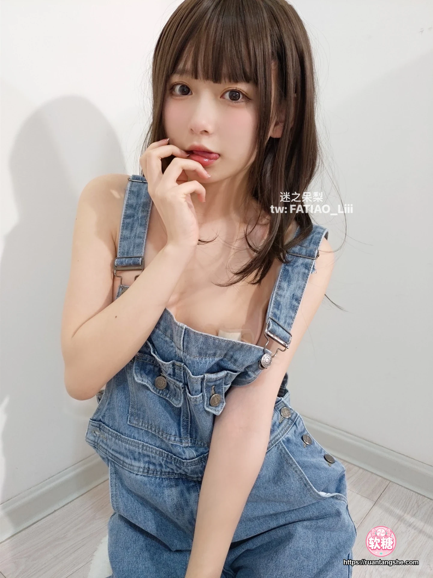 迷之呆梨 迷之呆梨 NO.011 - Fantia 2021年11月会员合集(9期)