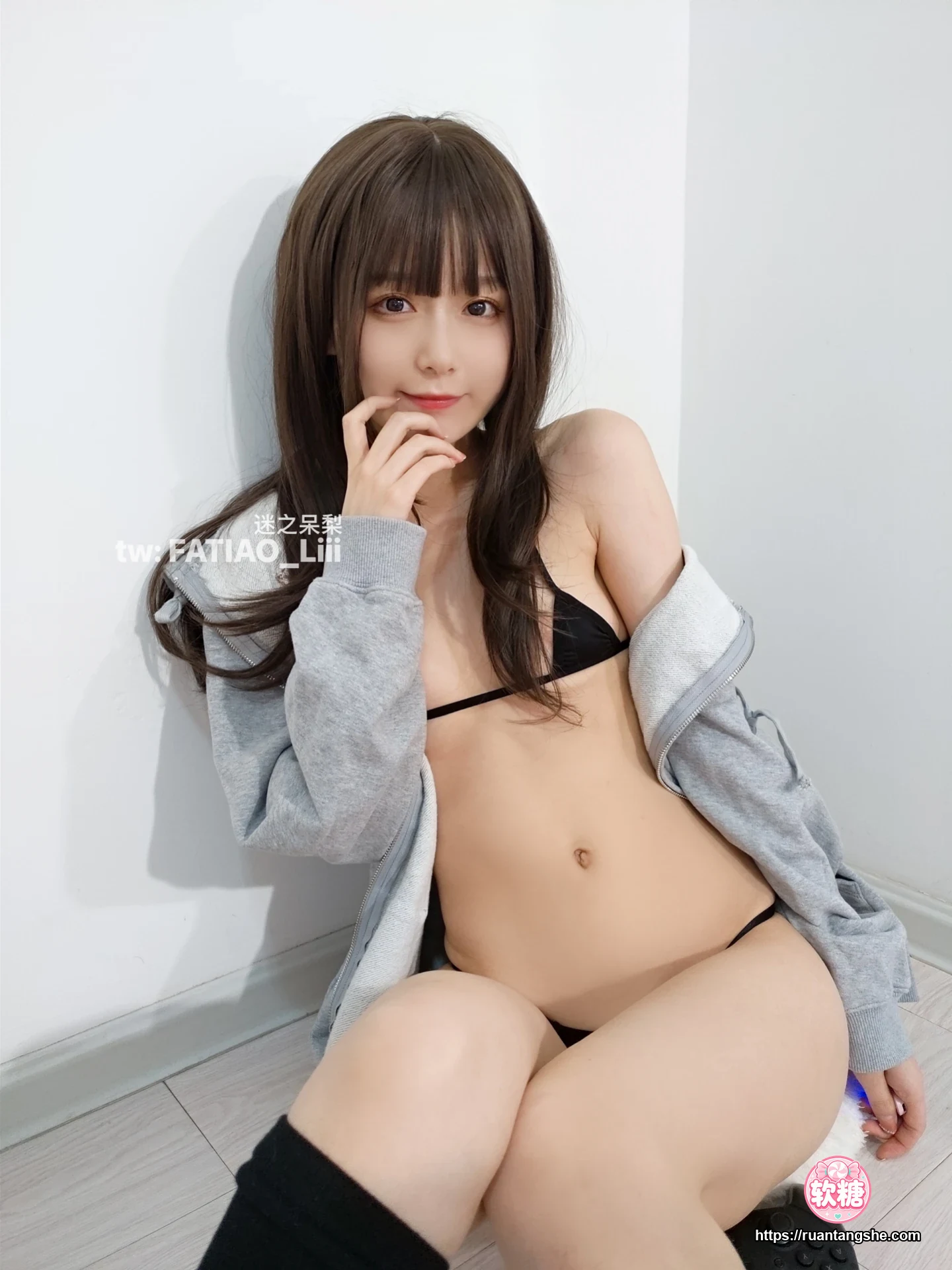 迷之呆梨 迷之呆梨 NO.011 - Fantia 2021年11月会员合集(9期)
