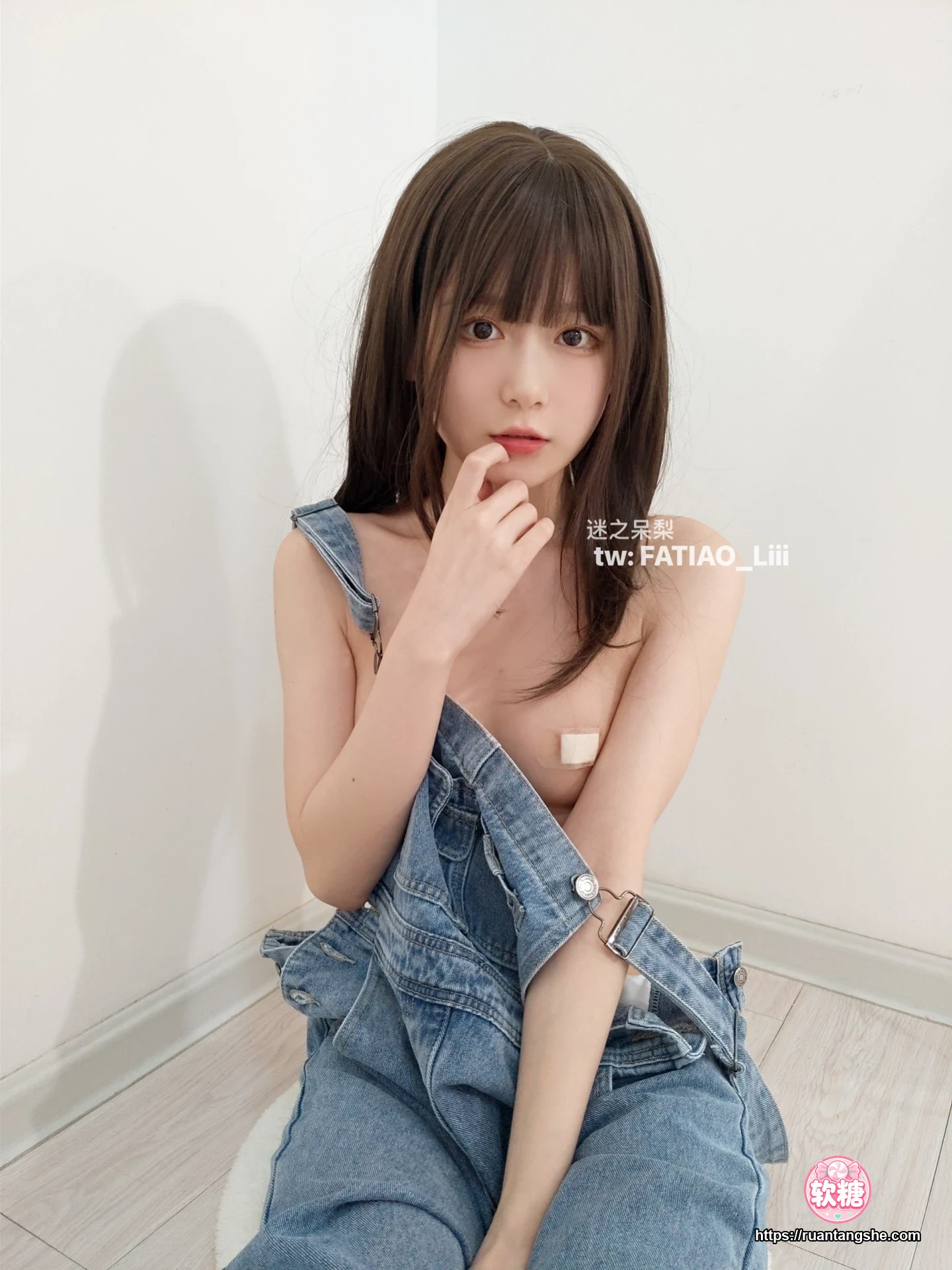 迷之呆梨 迷之呆梨 NO.011 - Fantia 2021年11月会员合集(9期)