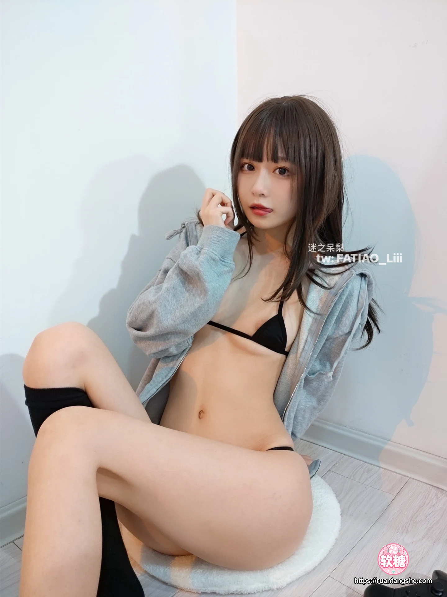 迷之呆梨 迷之呆梨 NO.011 - Fantia 2021年11月会员合集(9期)