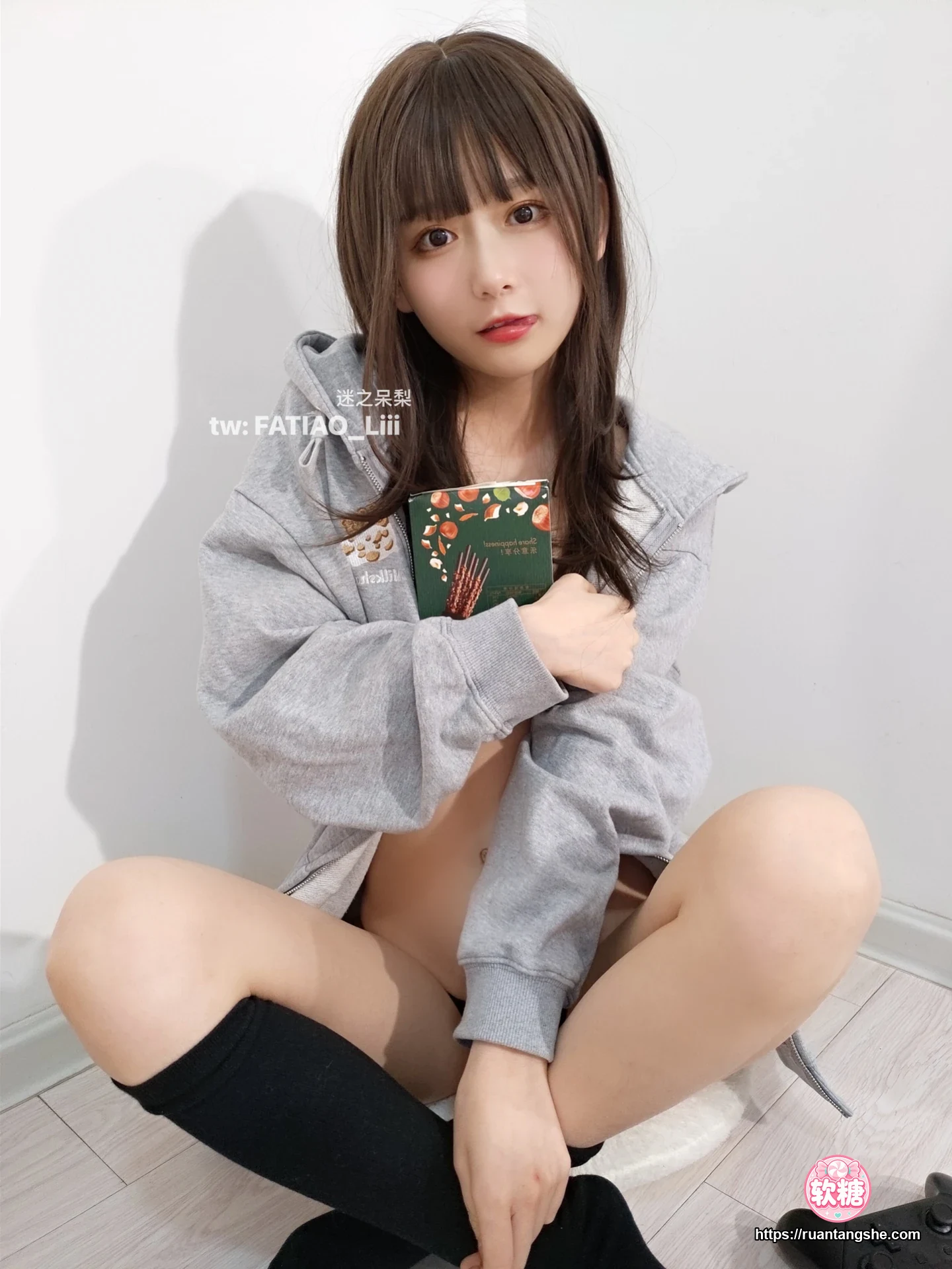 迷之呆梨 迷之呆梨 NO.011 - Fantia 2021年11月会员合集(9期)