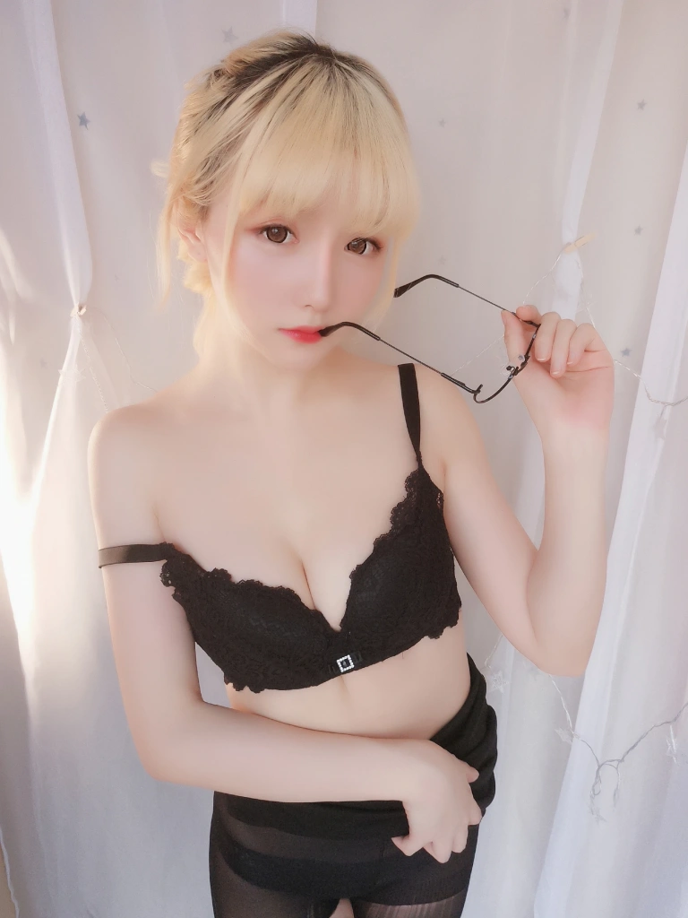 星之迟迟《VOL.11 今晚加班包》写真图集 59P｜在线预览与图包下载