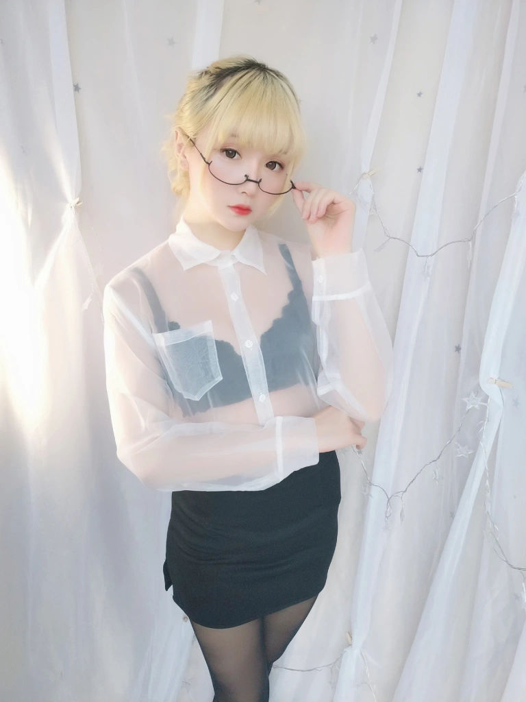 星之迟迟《VOL.11 今晚加班包》写真图集 59P｜在线预览与图包下载