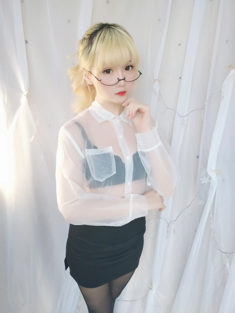 星之迟迟《VOL.11 今晚加班包》写真图集 59P｜在线预览与图包下载