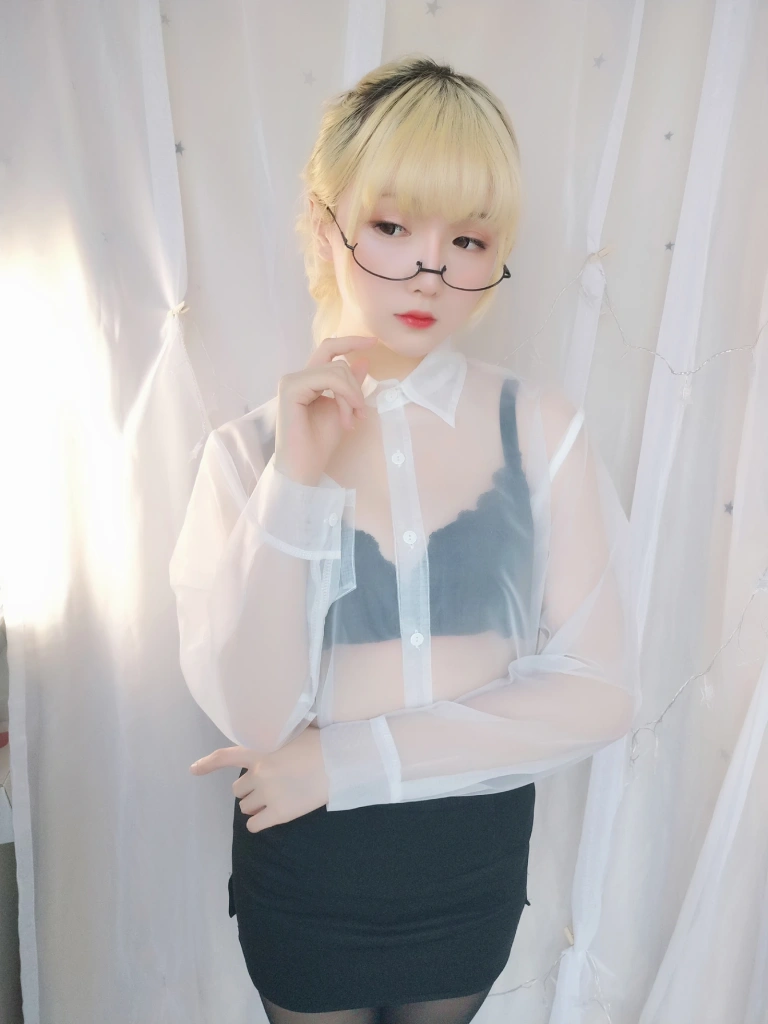 星之迟迟《VOL.11 今晚加班包》写真图集 59P｜在线预览与图包下载