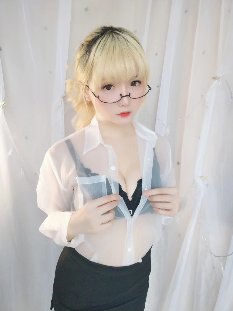 星之迟迟《VOL.11 今晚加班包》写真图集 59P｜在线预览与图包下载