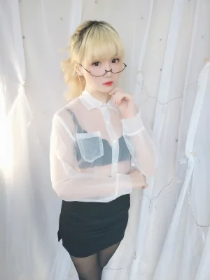 星之迟迟《VOL.11 今晚加班包》写真图集 59P｜在线预览与图包下载