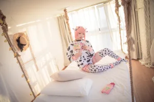 皮皮奶《奶牛包》写真图集 111P｜在线预览与图包下载