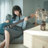 三無人型《吉他妹妹》写真图集 24P｜在线预览与图包下载