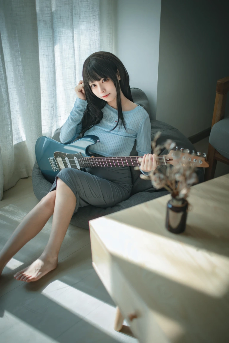 三無人型《吉他妹妹》写真图集 24P｜在线预览与图包下载