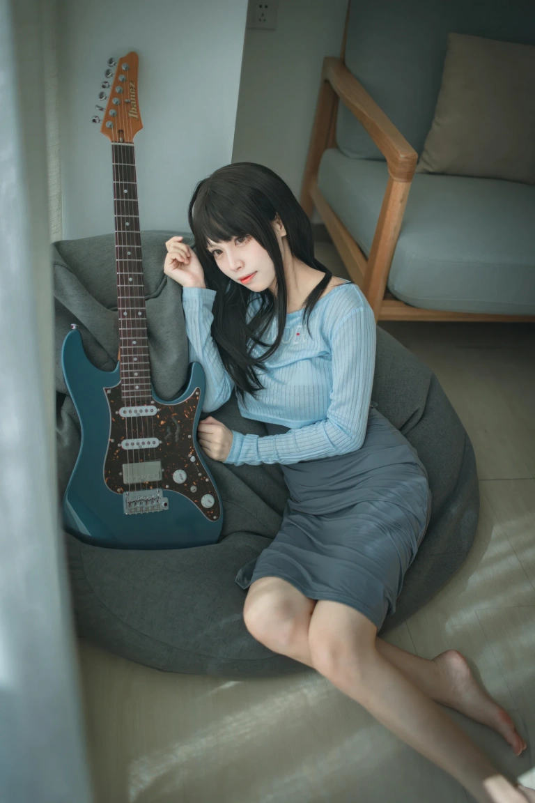 三無人型《吉他妹妹》写真图集 24P｜在线预览与图包下载
