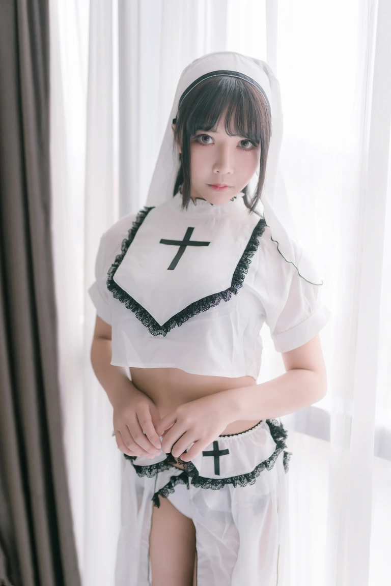 抱走莫子《纯白修女》写真图集 42P｜在线预览与图包下载