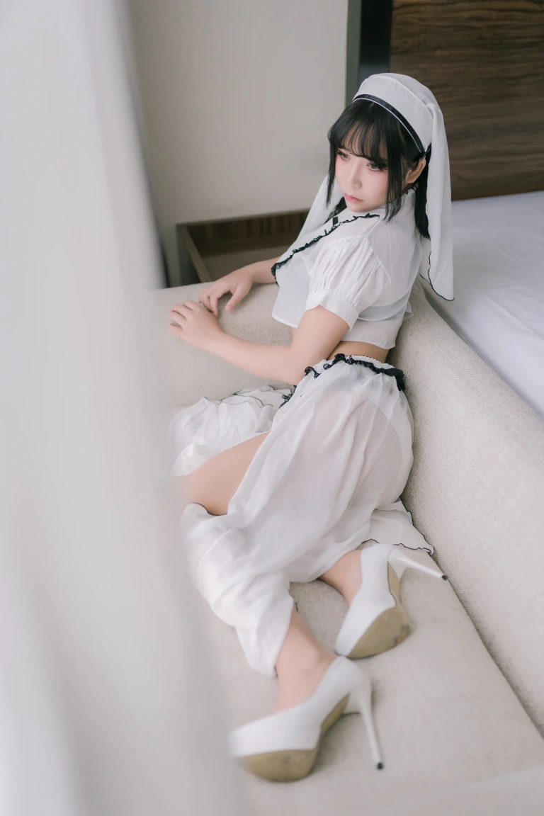 抱走莫子《纯白修女》写真图集 42P｜在线预览与图包下载