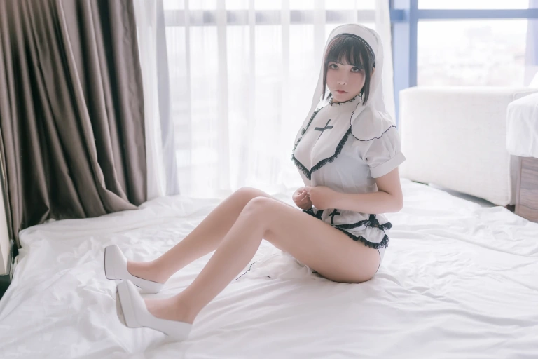 抱走莫子《纯白修女》写真图集 42P｜在线预览与图包下载