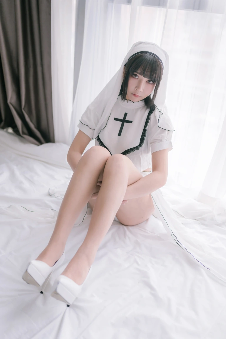 抱走莫子《纯白修女》写真图集 42P｜在线预览与图包下载