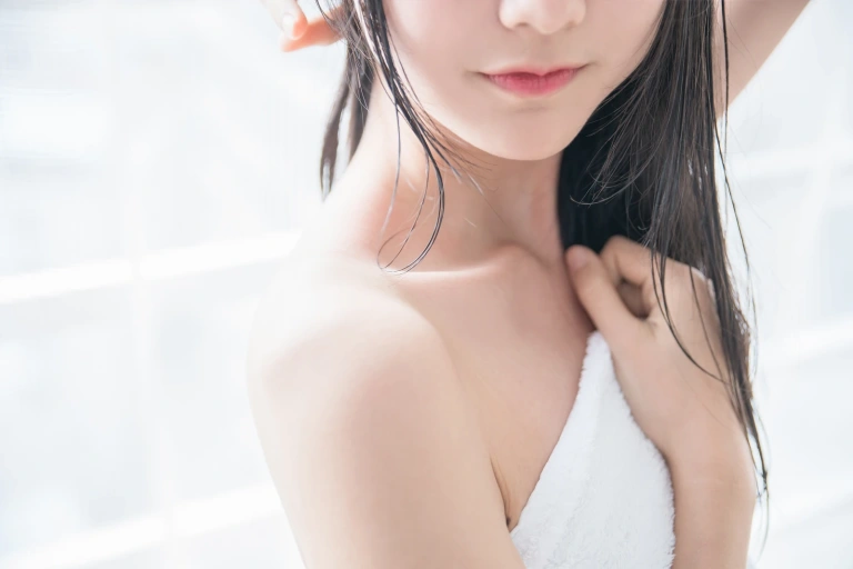 木棉棉《洗白白》写真图集 58P｜在线预览与图包下载