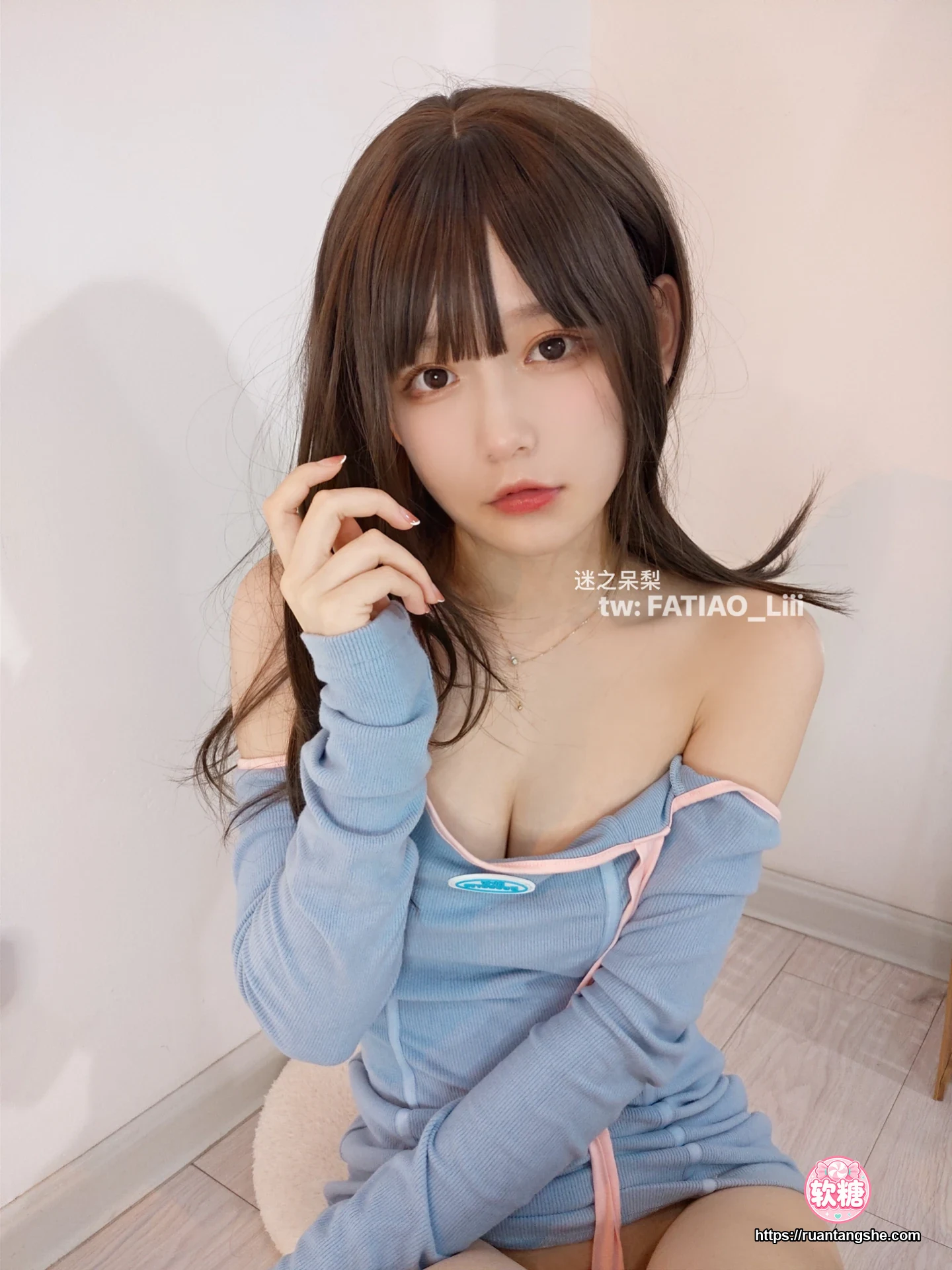 迷之呆梨 迷之呆梨 NO.012 - Fantia 2021年12月会员合集(10期)