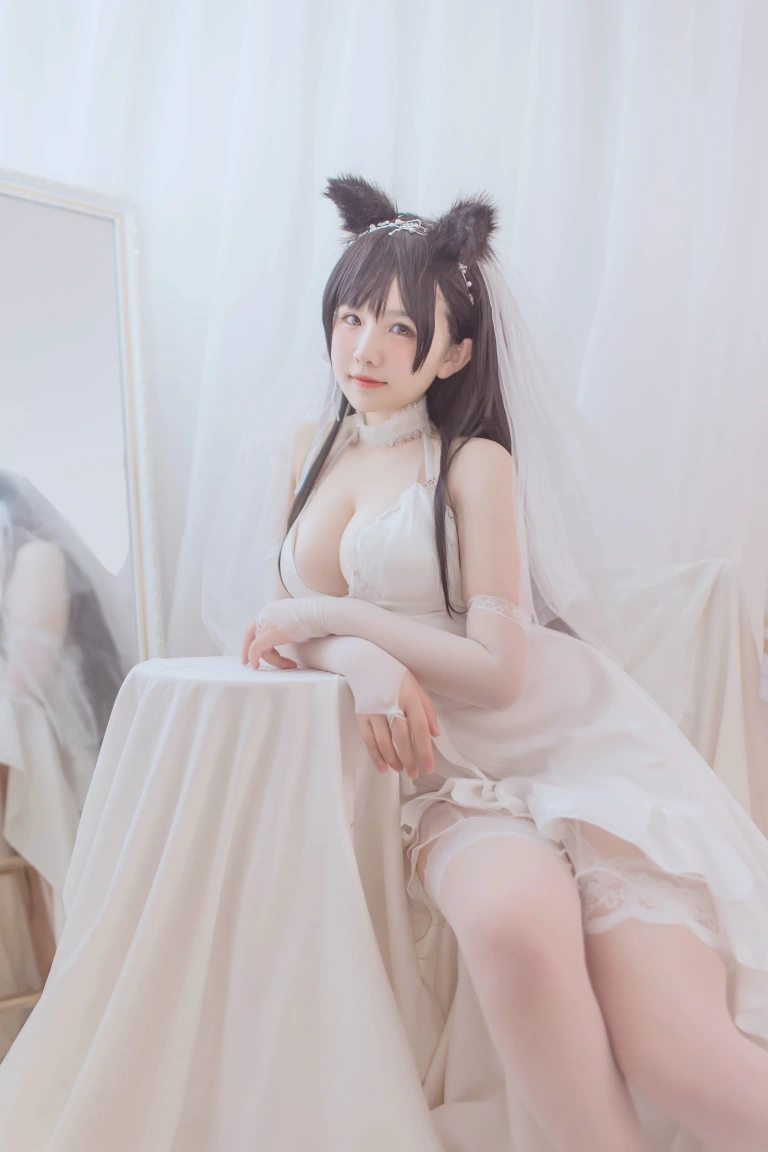 阿半今天很开心《爱宕婚纱》写真图集 36P｜在线预览与图包下载